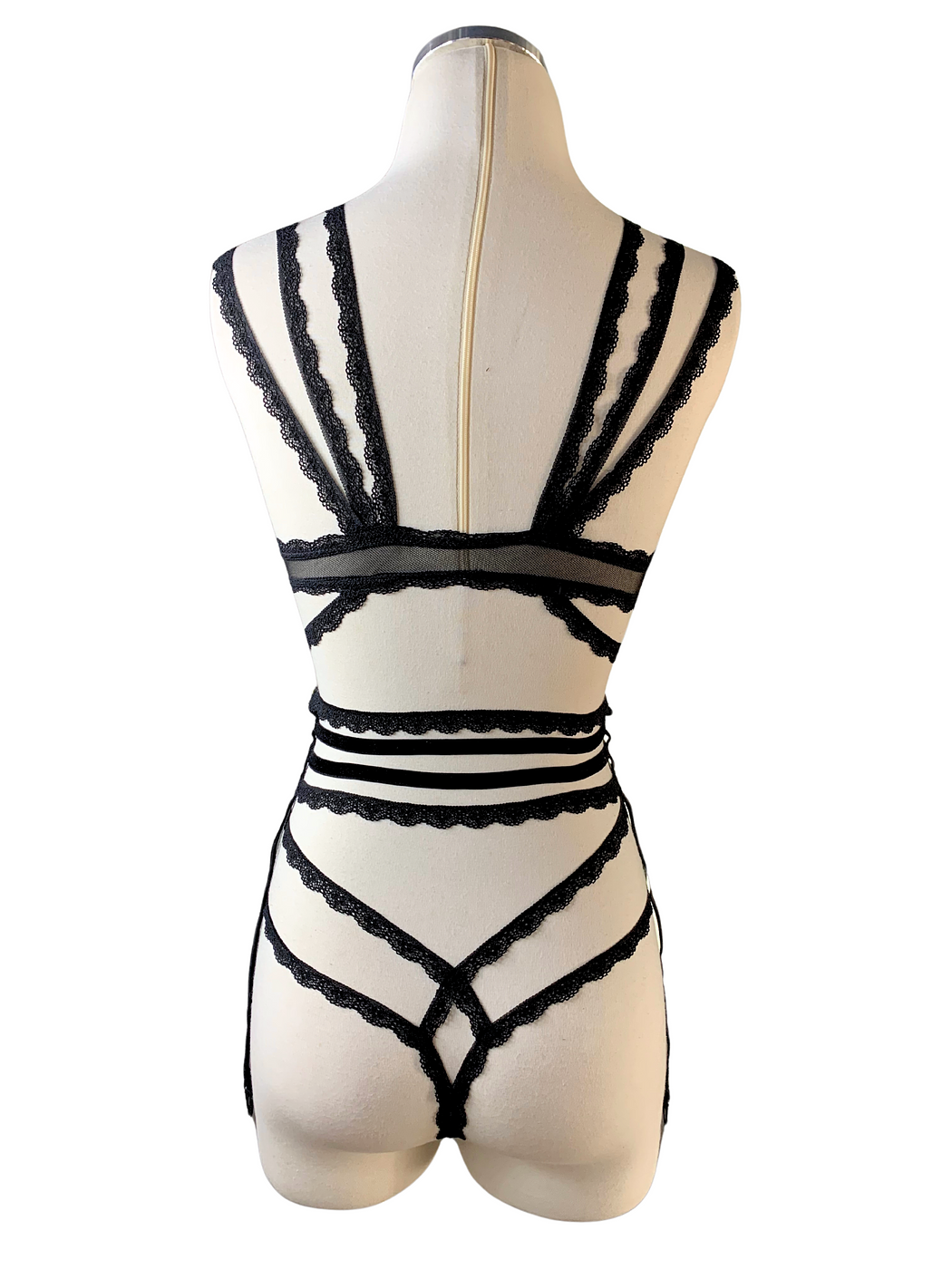 Fancy Wonder Black Garter Set