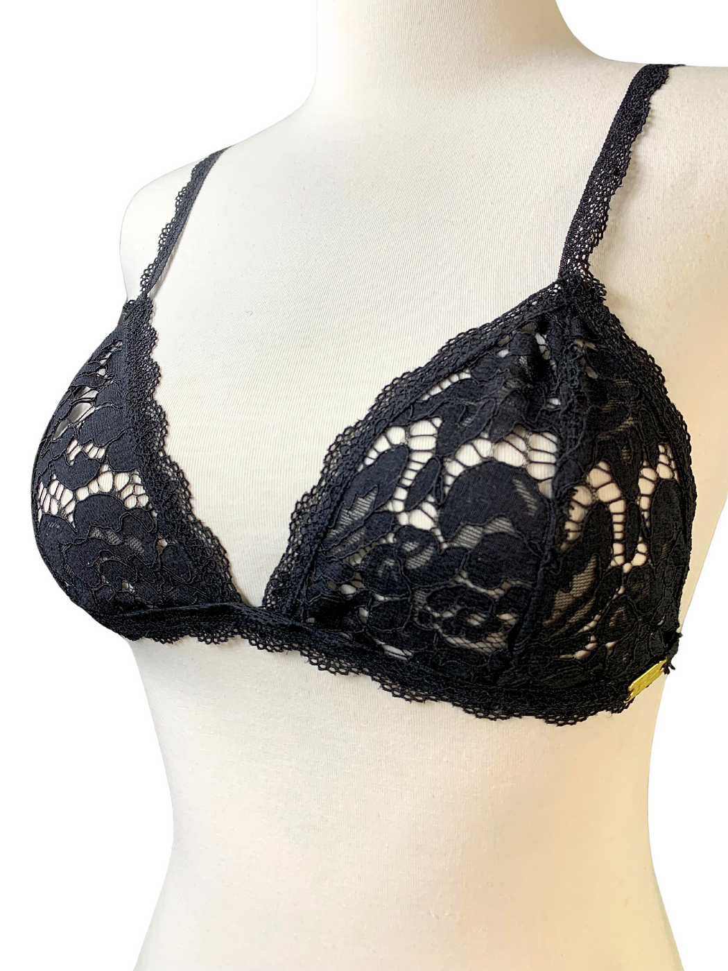 Signature Fabric Simple Black Lingerie Set - Image 5