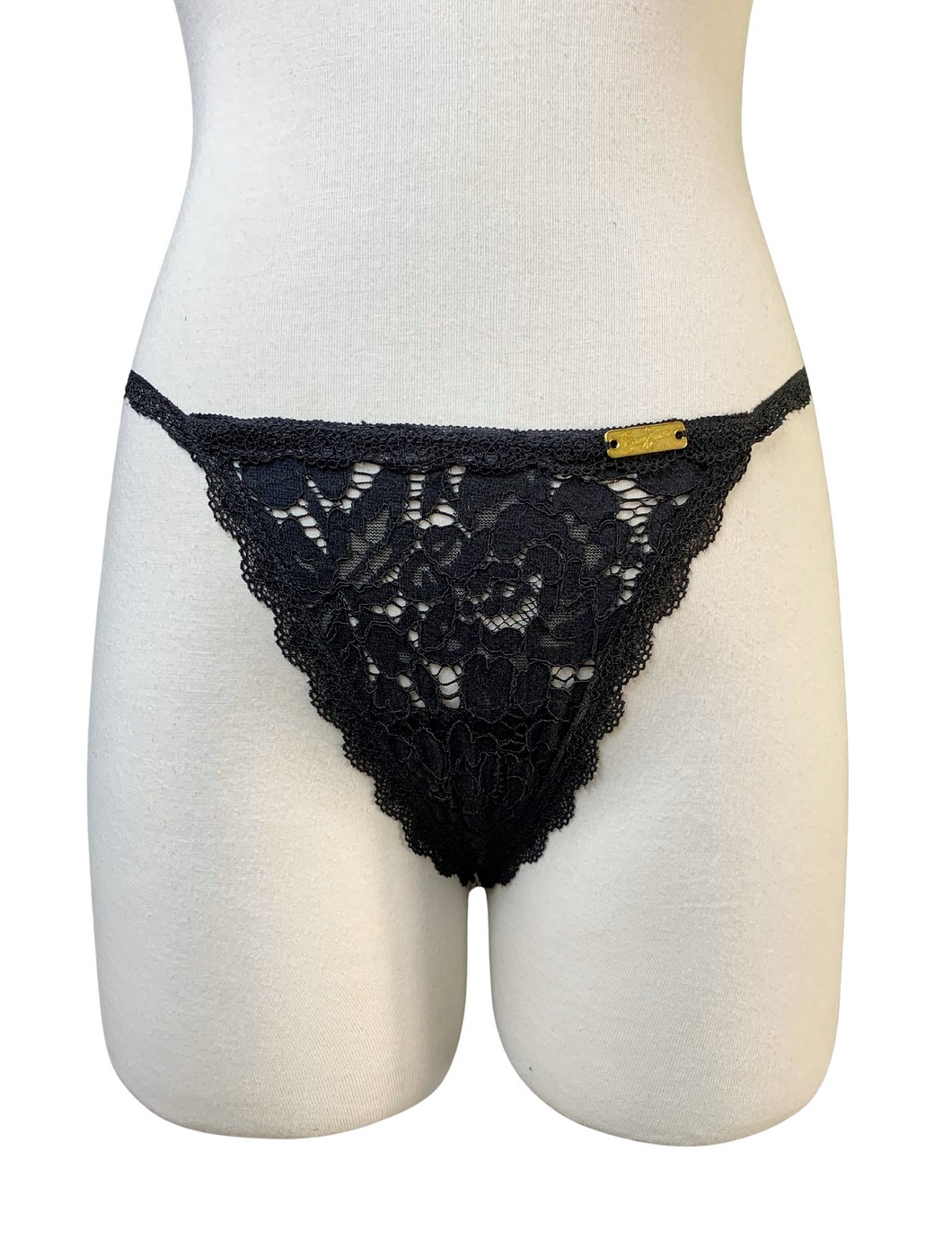 Signature Fabric Simple Black Lingerie Set - Image 3