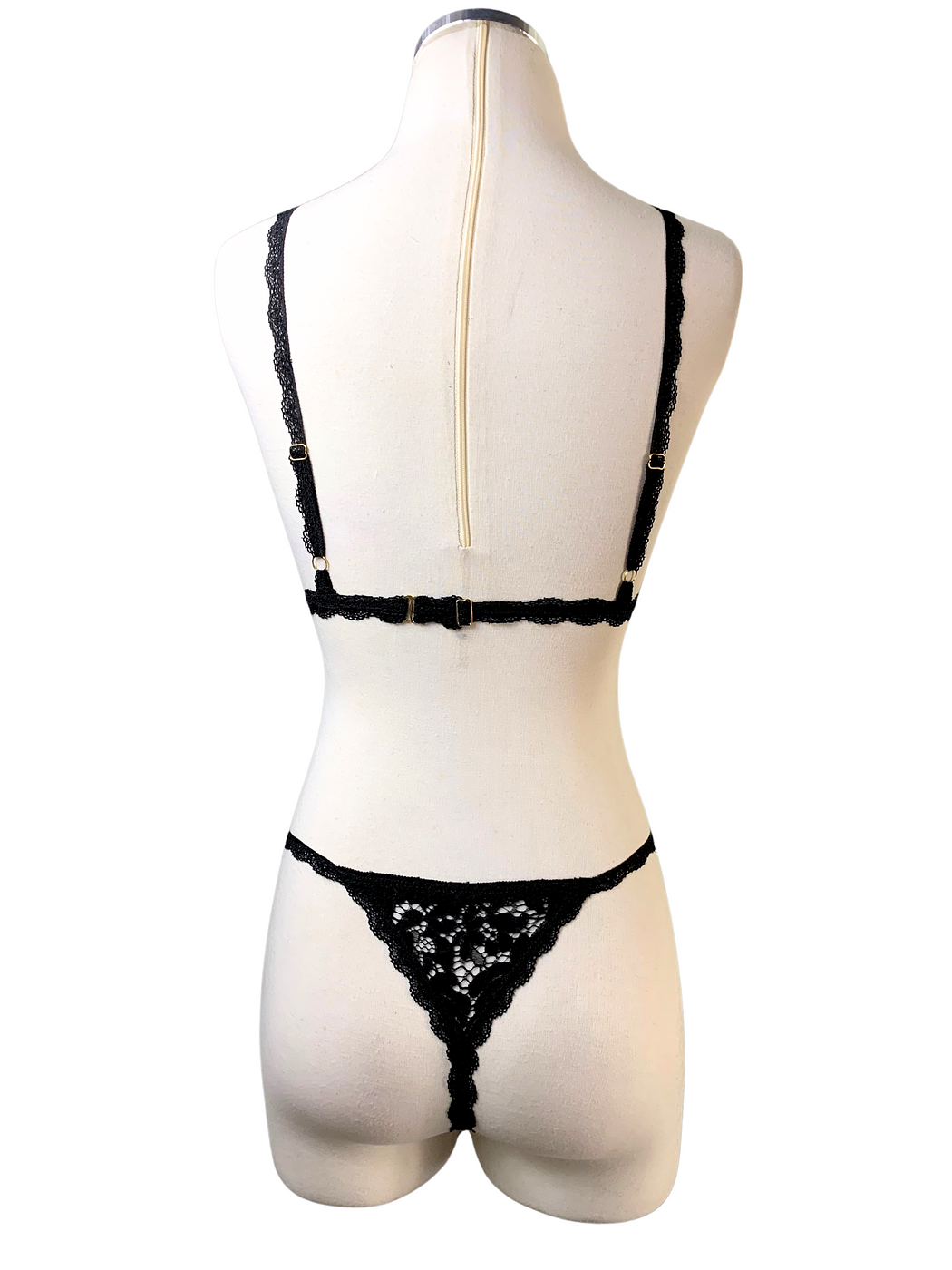 Signature Fabric Simple Black Lingerie Set - Image 2