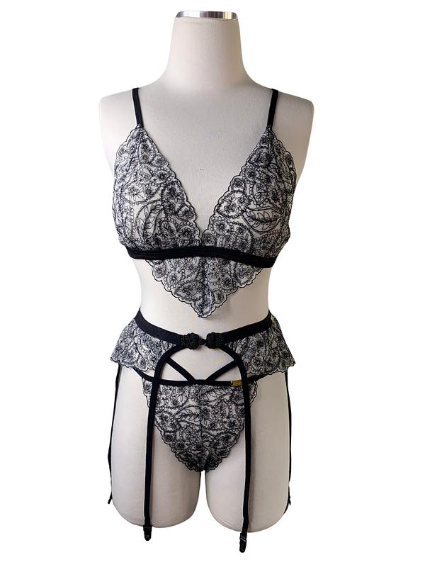 Fancy is Fancy Garter Set