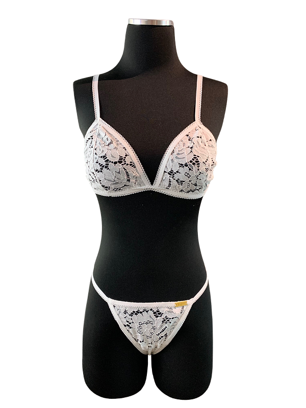 Signature Fabric Simple White Lingerie Set