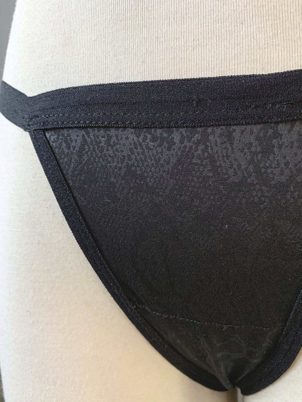 Seamless Workout Black Printed Thong - Image 3