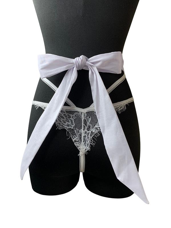 Unwrap Me White Gift