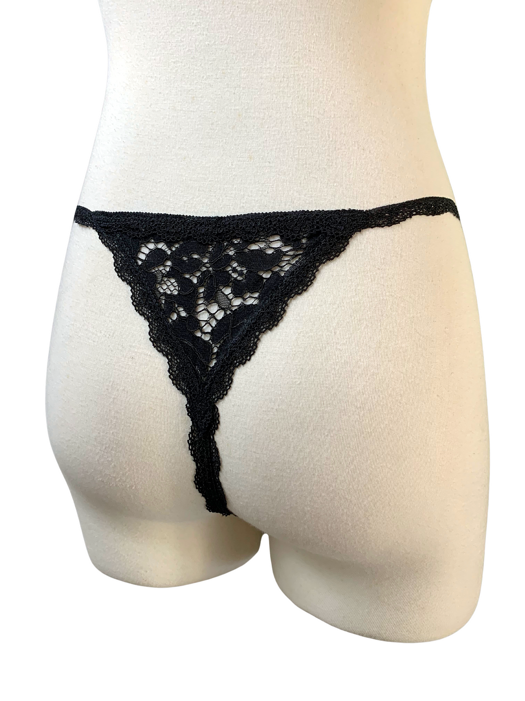 Signature Fabric Simple Black Lingerie Set - Image 4