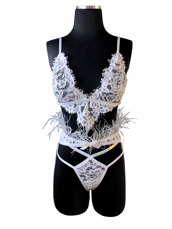 Fancy Sinner White Signature Feathers Garter Set